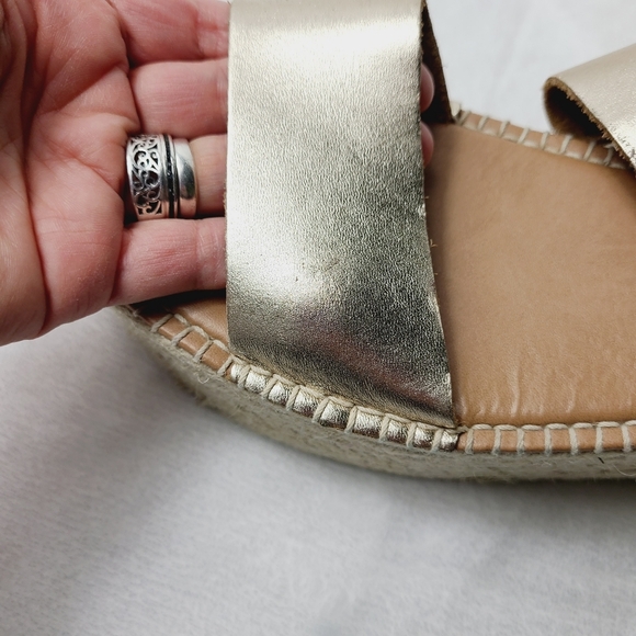 STEVE MADDEN gold wedge sandals - Picture 5 of 10